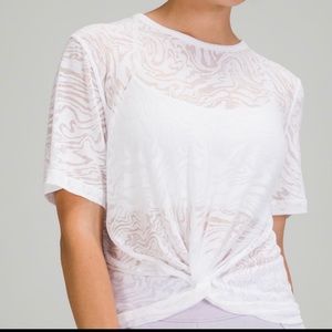 NWT lululemon Crescent Tee 😍